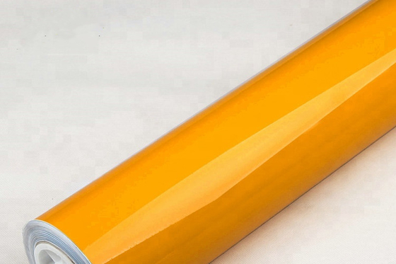 Glatte metallische gelbe Auto-Verpackungs-entfernbare beständige Vinyluvverpackung